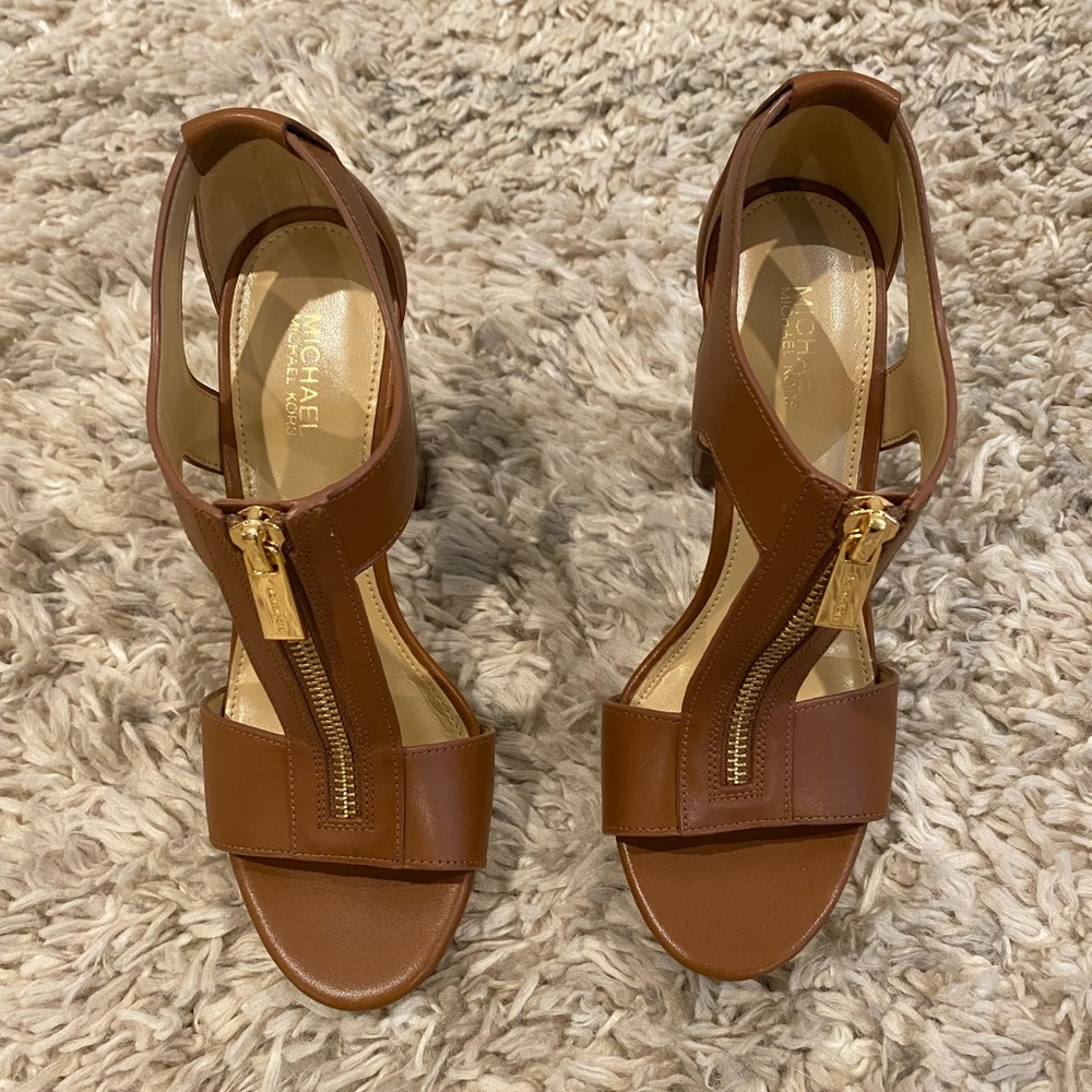 Michael Kors Berkley Leather T-Strap Sandals - Picture 2 of 5